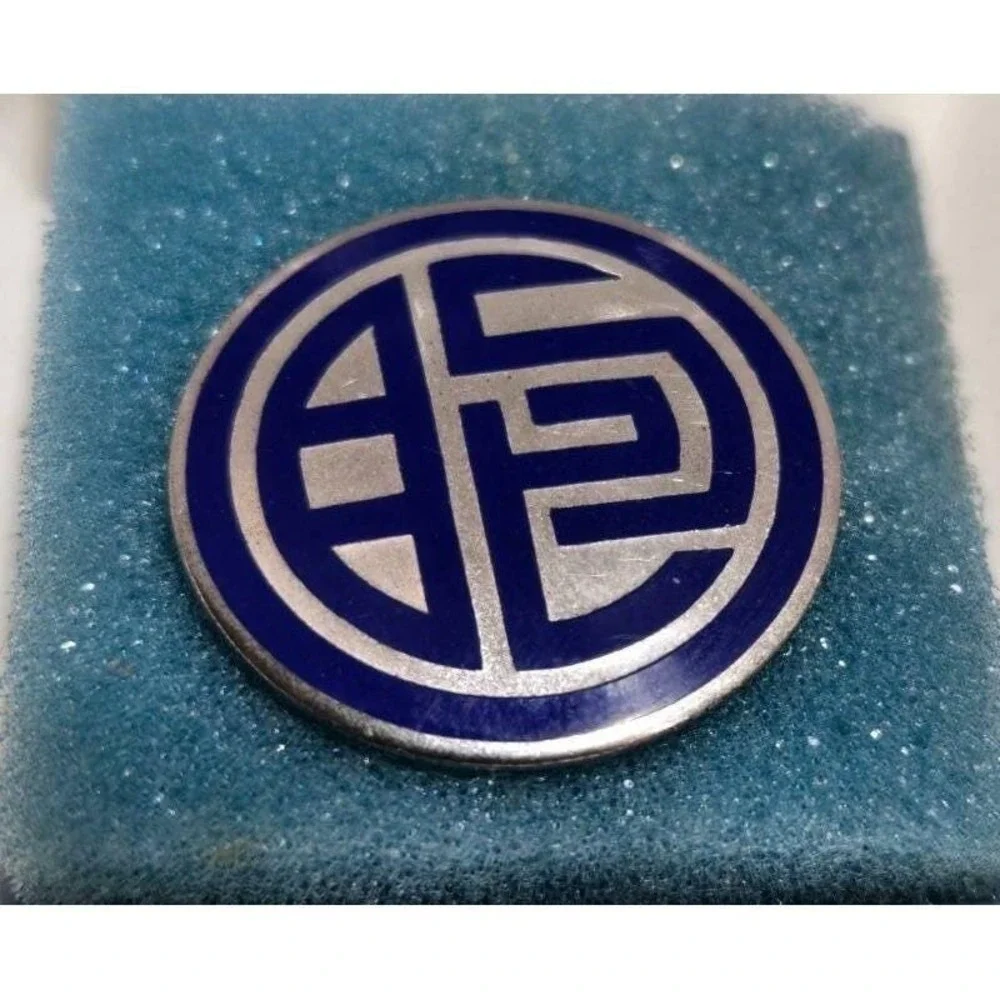 Vintage STERLING Silver Visiting Nurse Service Disc‎ Pin NYC 1963-1966